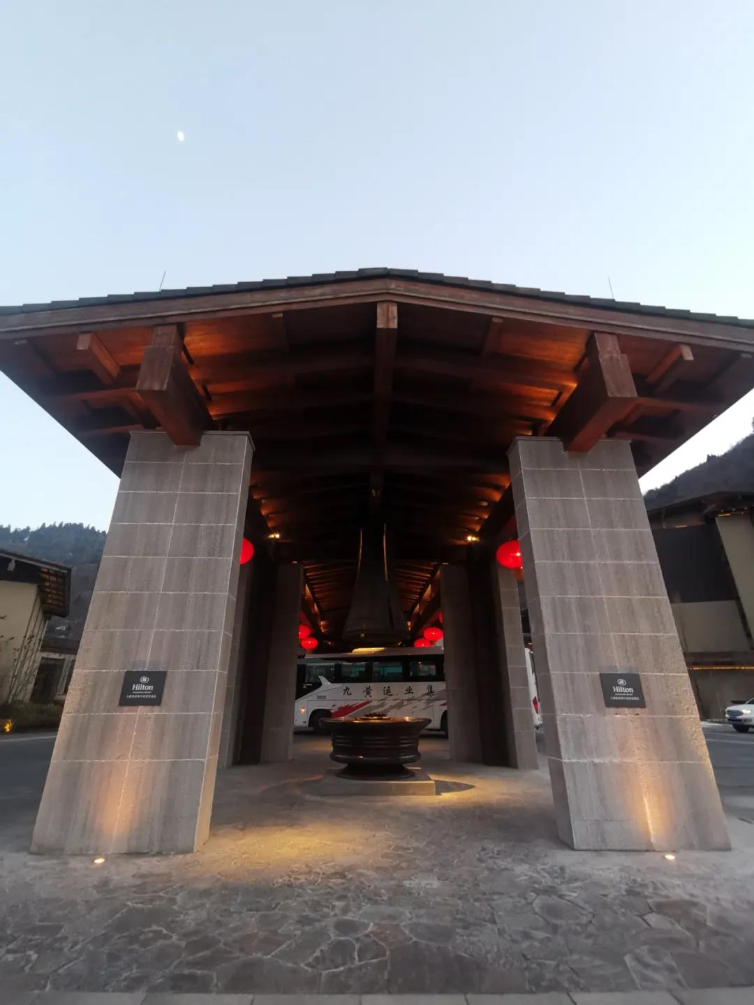 DƬ