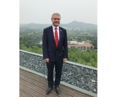  弗兰克¯?FRNAK FAHEY 爱尔兰共和国前旅渔R部长、纵横爱兰Q商务旅游）集团创始人及总裁